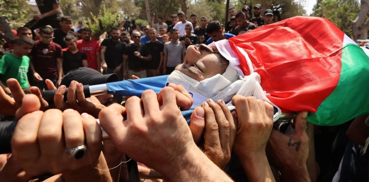 A large crowd mourns the martyr Mustafa Al-Kastouni in Jenin
