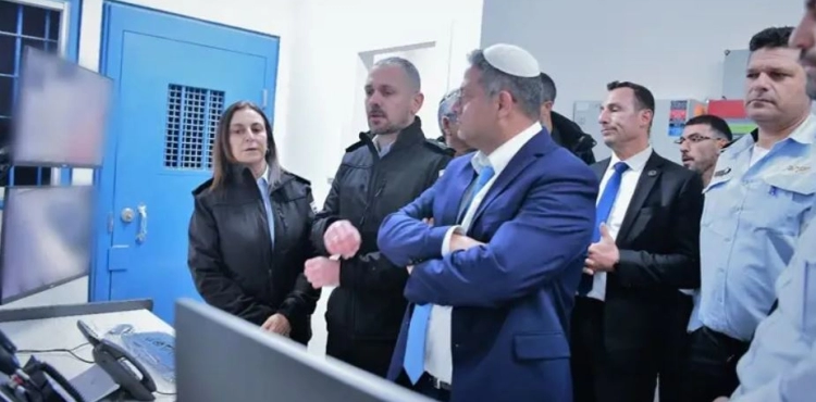 Ben Gvir takes a decision against the prisoners and warns of blowing up the situation