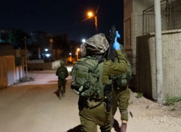 Among Them a Female Citizen... Occupation Forces Launch Arrest Campaign in the West Bank"
