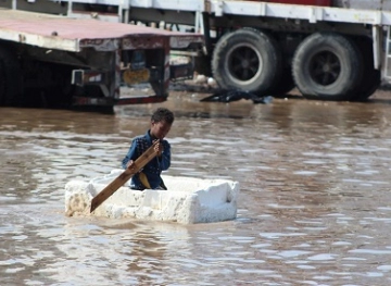 Rain destroys the shelter of more than 900 displaced people on the western coast of Yemen