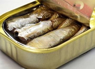 Additional possible cases of poisoning due to eating canned sardines in France