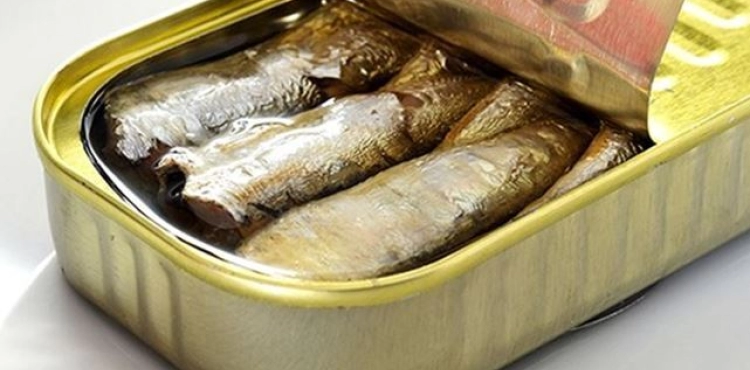 Additional possible cases of poisoning due to eating canned sardines in France