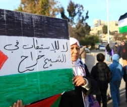 The occupation suppresses a demonstration denouncing settlement in Sheikh Jarrah
