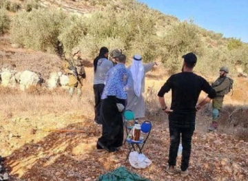 The occupation prevents a family from picking olives and detains them for hours south of Nablus