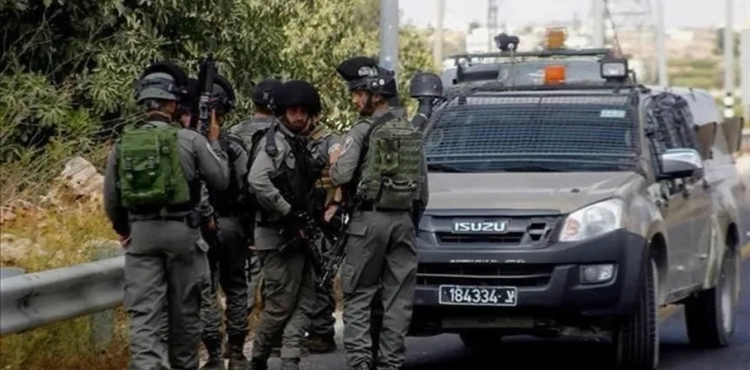 Occupation forces arrest dozens in the West Bank... and blow up a house in Nablus