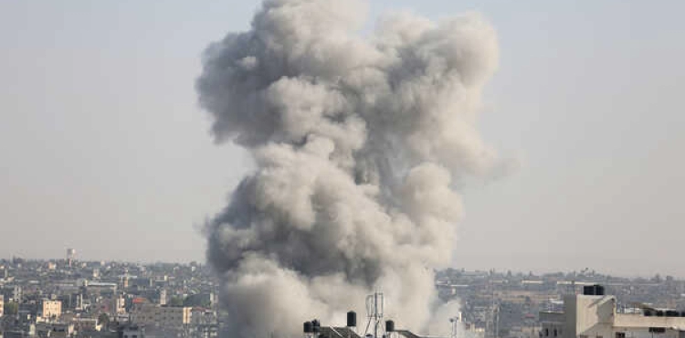 The aggression against Gaza enters its 21st day... violent raids and dozens of martyrs