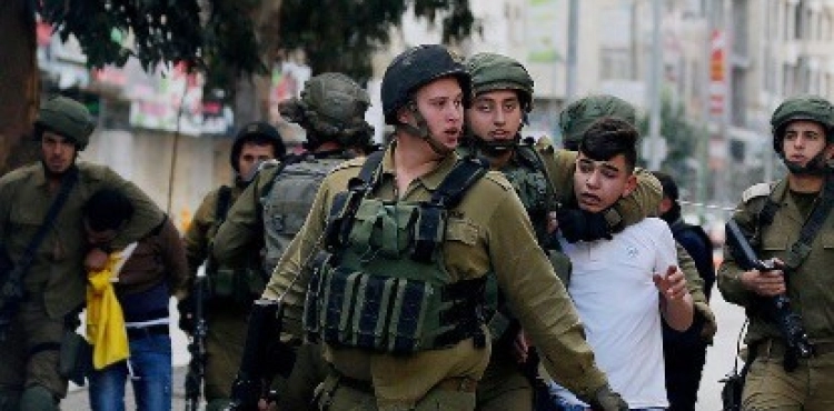 Occupation forces storm Al-Arroub camp in Hebron and launch an arrest campaign