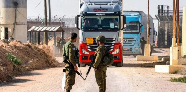 European official: Food is rotting at Gaza's gates due to the continued closure of the crossings