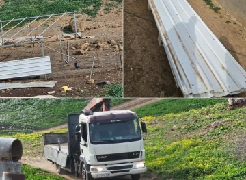 Palestinian families in the Al-Mayta community in the Jordan Valley dismantle their homes and leave due to settler attacks.
