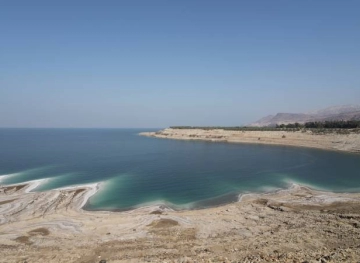 Earthquake hitting the Dead Sea area.