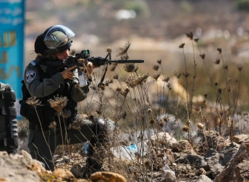 A worker was injured while being chased by the occupation west of Jenin