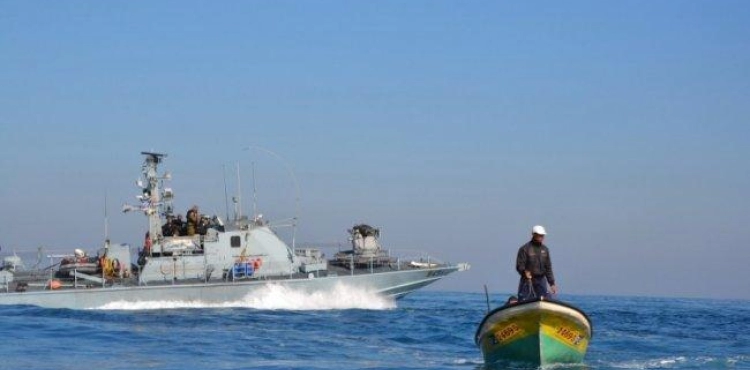 Freedom of occupation arrests 3 fishermen and seizes their boat in the northern Gaza sea