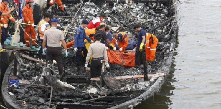 10 people killed in Indonesian vessel fire