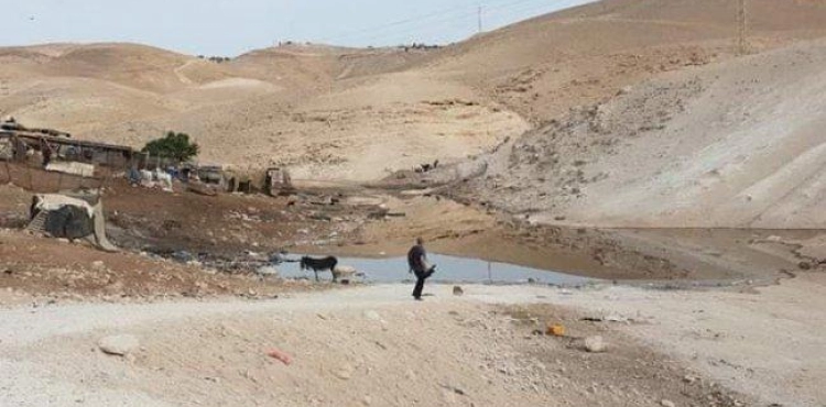 Settlers flood the vicinity of the Red Khan village with wastewater