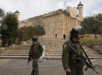 The occupation closes the tomb of the Patriarchs in front of worshippers