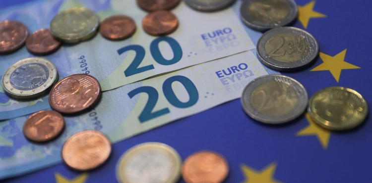 The European Union provides 35 million euros to pay the salaries and pensions for the month of August