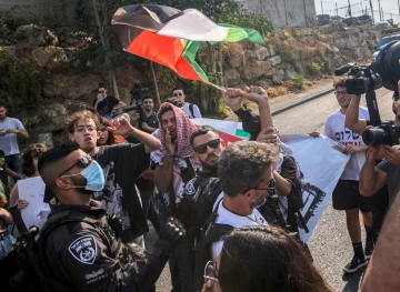 The occupation suppresses a protest in Sheikh Jarrah