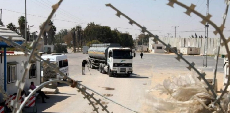 Israel decides to bring Qatari grant fuel to Gaza