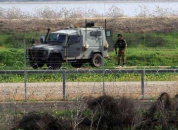 Occupation arrests two young men who passed the fence in northern Gaza