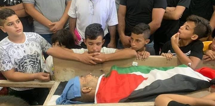 Large crowds, the funeral of the body of a martyr, Raed Jadallah, for a living