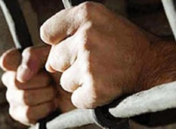 Prisoners Authority: The prisoner Muhammad Mahra from Gaza may die or lose his sight at any moment