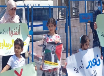 Journalist Alaa Al-Rimawi was transferred to Hebron Hospital after his health deteriorated