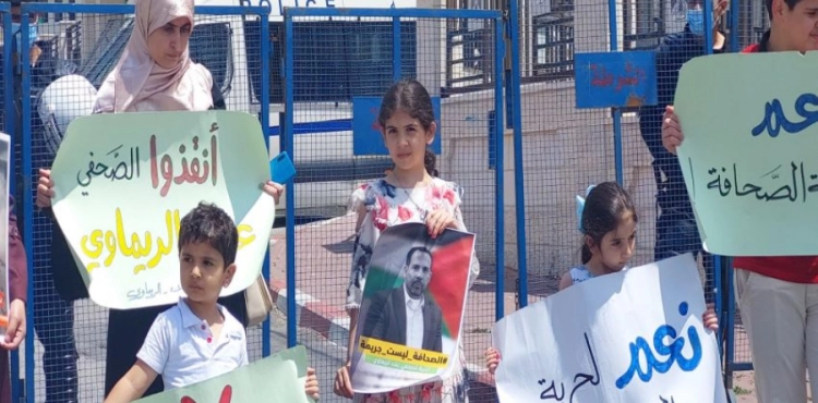 Journalist Alaa Al-Rimawi was transferred to Hebron Hospital after his health deteriorated