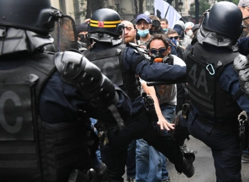 More than 200,000 protesters in France to protest against the health certificate