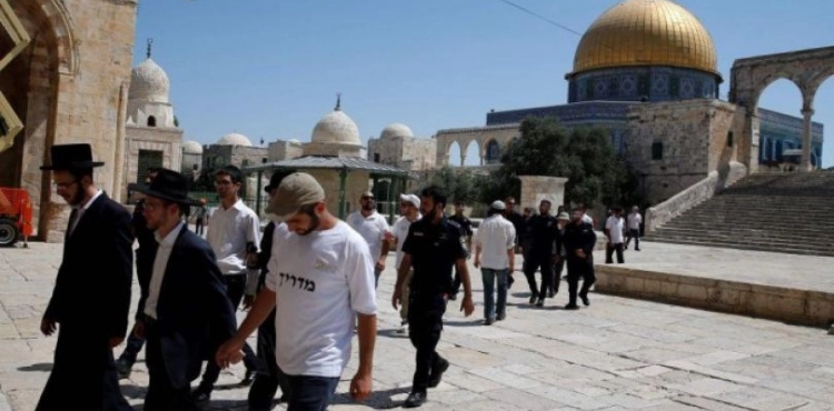 35 settlers Storm Al-Aqsa mosque