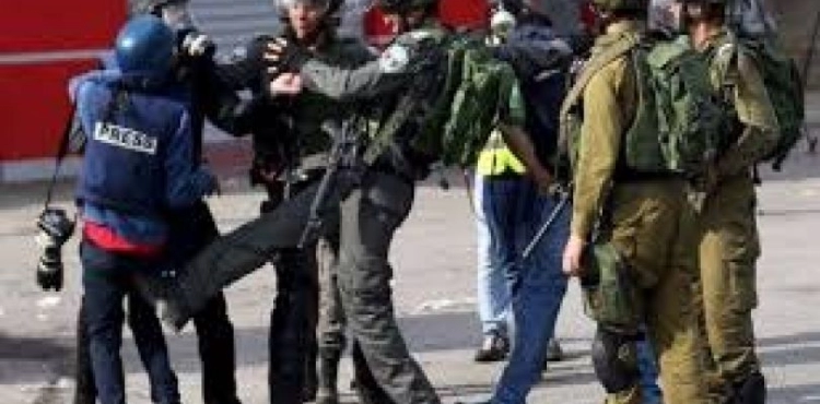 Official report: 679 Israeli violations of Palestinian media freedoms last year