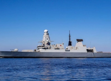 The arrival of a British destroyer to the Gulf to strengthen the protection of oil tankers and ships