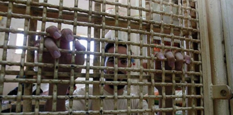 A report accuses Israeli doctors of colluding with interrogators in torturing prisoners in Israeli jails and hospitals