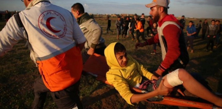 69 injuries, including critical shot by &quot;Israeli&quot; in the Gaza Strip
