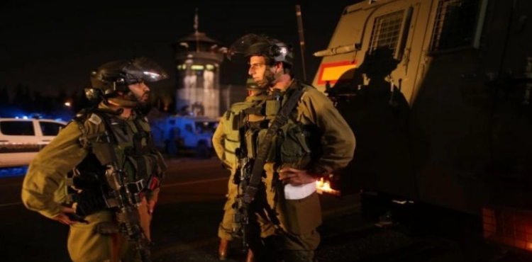 Occupation arrests 14 Palestinians, including a woman from Jerusalem