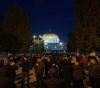 The occupation police continue their attacks on worshipers in Al-Aqsa