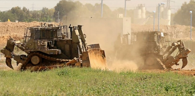 &quot;Israeli&quot; incursion and dredging in the central Gaza Strip