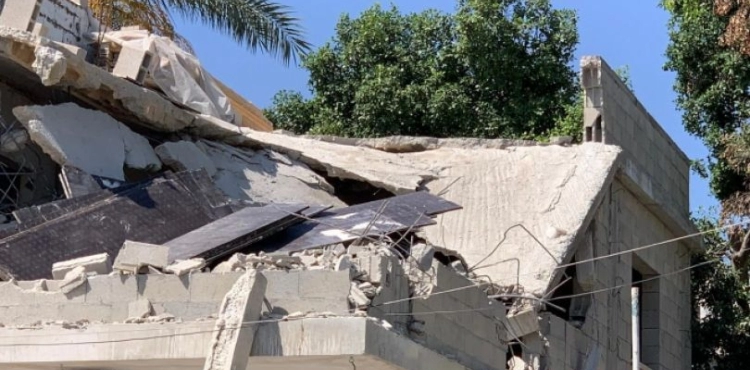 The Israeli occupation demolishes the home of a Palestinian citizen inside the occupied one
