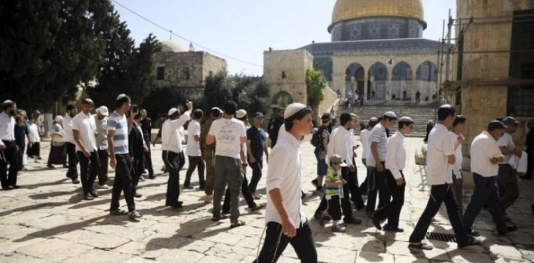 Dozens of settlers storm the Al-Aqsa Mosque