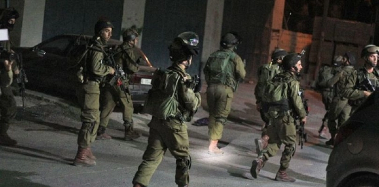 Occupation arrests 7 Palestinians from multiple areas in the West Bank