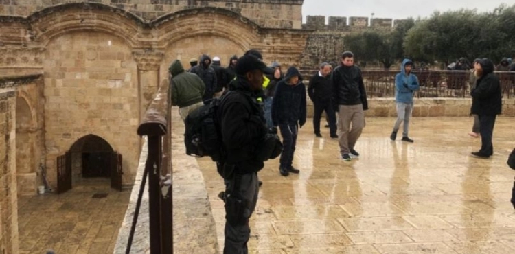 Jerusalem .. 90 Jewish settlers storm the courtyards of Al-Aqsa Mosque