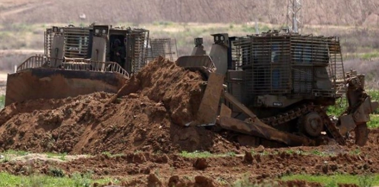 The occupation penetrated the east and south of the Gaza Strip, and bulldozed operations