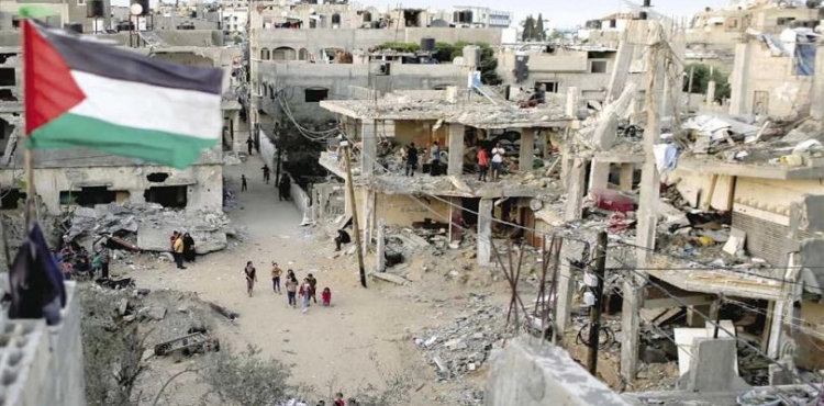 They have heavy equipment.. Egyptian engineers arrive in Gaza to remove the rubble of destroyed houses