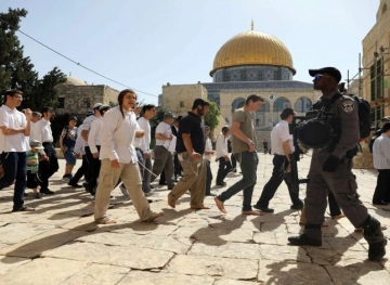 122 settlers storm the courtyards of Al-Aqsa Mosque