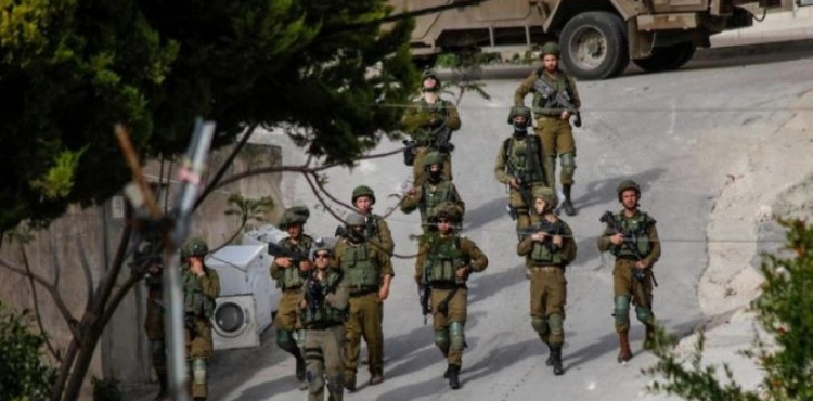 The Israeli occupation arrests 7 Palestinians, including a woman