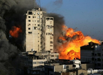 Occupation warplanes bomb Al-Shorouk Tower in the center of Gaza City