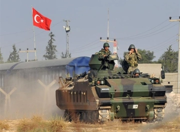 Turkish army pushes new reinforcements to Syria border