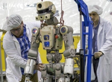 Robots as an alternative to delivery personnel amid the outbreak of corona