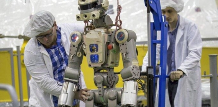 Robots as an alternative to delivery personnel amid the outbreak of corona