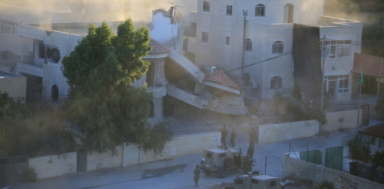 occupation blew up the house of the prisoner Shalabi in Turmusaya