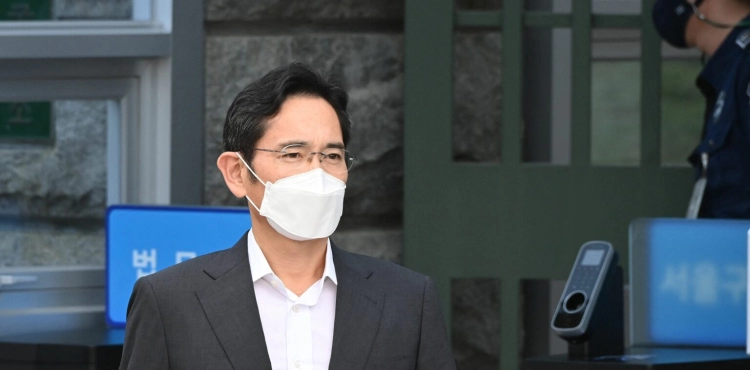 Samsung heir released early after spending 7 months in prison